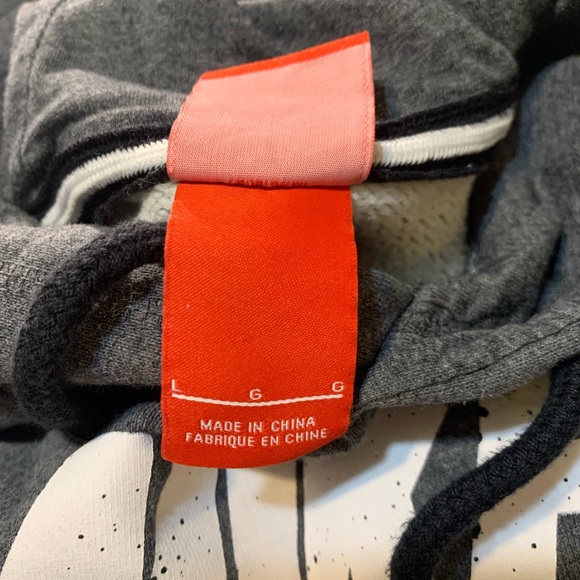 Men’s Nike Hoodie (Large, Fits Closer To A Medium). - Picture 3 of 3